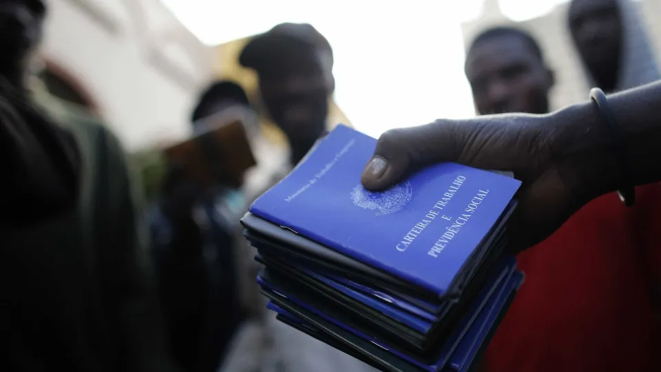 Cresce a participação de estrangeiros no mercado de trabalho brasileiro com 4% das contratações