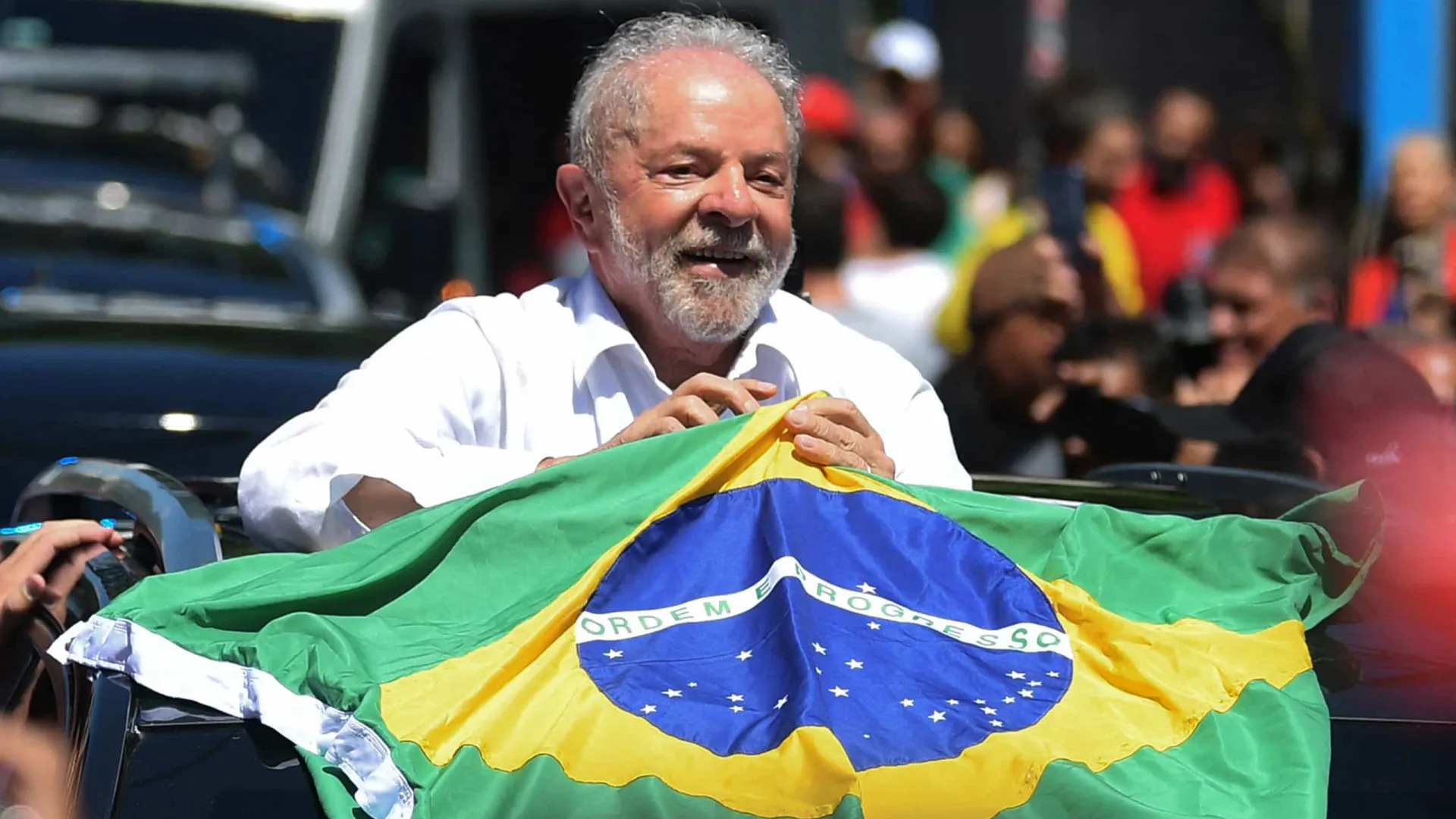 Lula lidera pesquisa para 2026, superando Tarcísio e Flávio Bolsonaro por 10 pontos