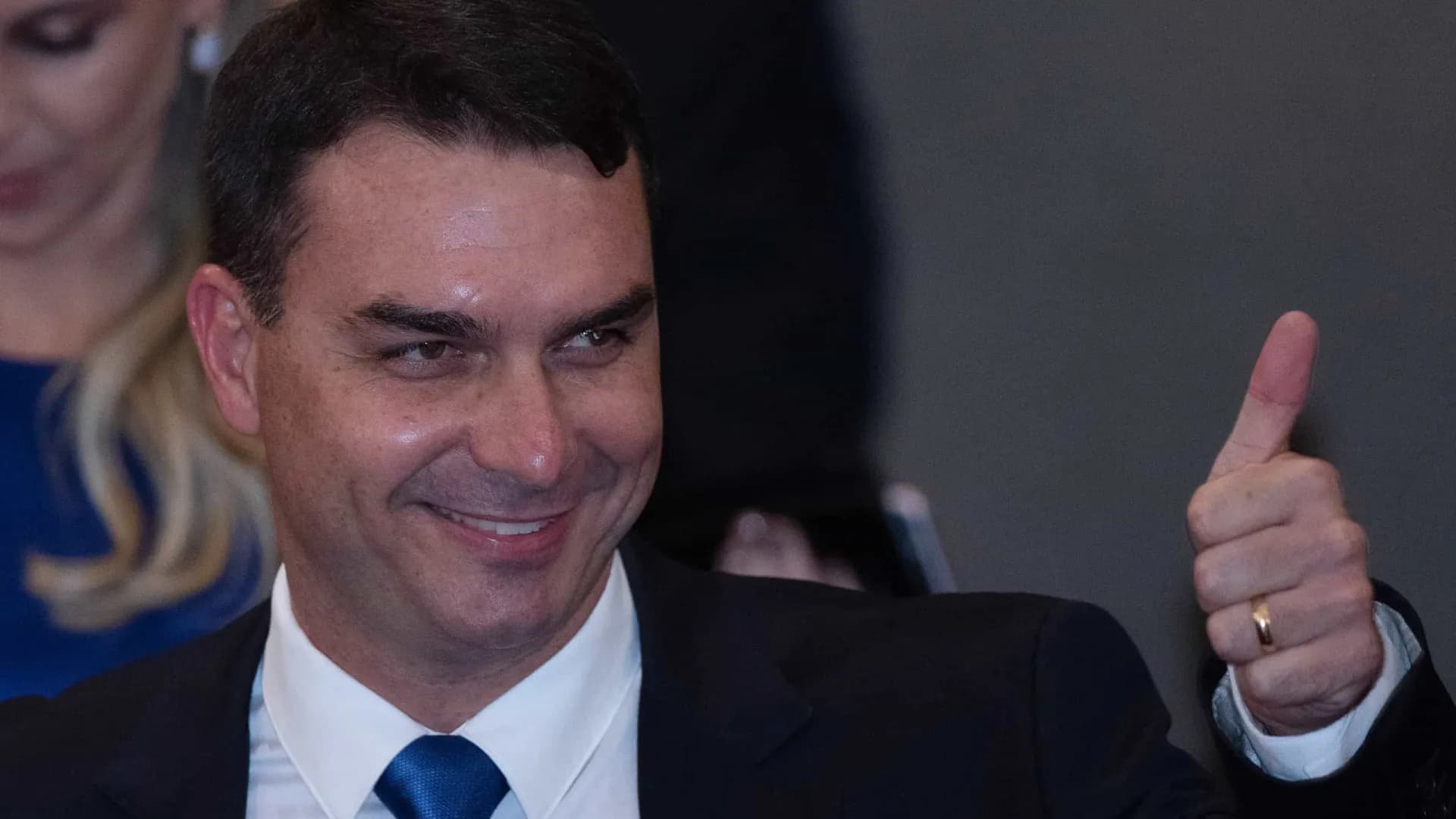 Flávio Bolsonaro é o nome escolhido por Jair Bolsonaro para a presidência em 2026