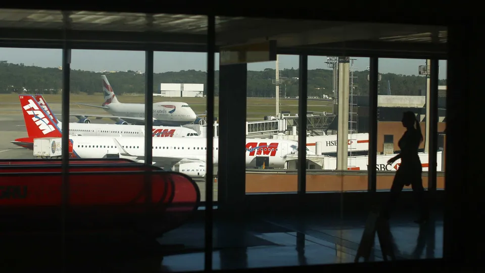 Governo realiza leilão e concede 13 aeroportos regionais