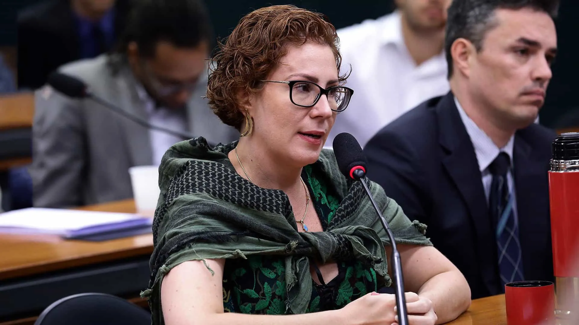 STF mantém cassação de Carla Zambelli após maioria na Primeira Turma