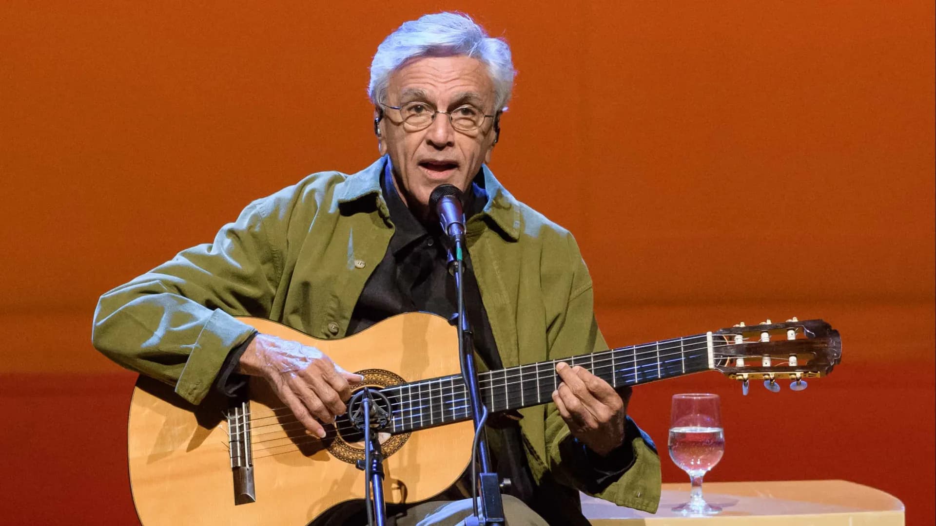 Caetano Veloso organiza ato musical em Copacabana contra decisões do Congresso