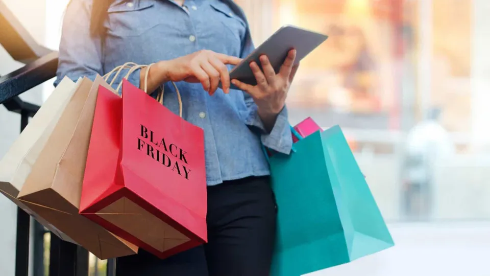 Expectativa de R$ 5,4 bilhões na Black Friday impulsiona comércio brasileiro