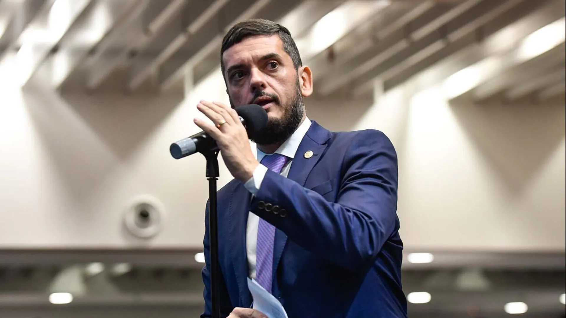 Ministro Moraes concede liberdade a deputado Bacellar com restrições