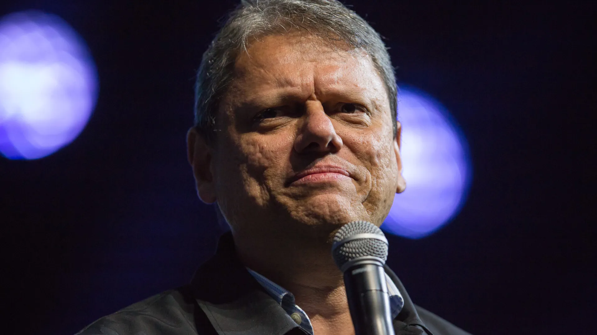 Tarcísio de Freitas apoia Flávio Bolsonaro, mas indica que direita terá mais candidatos em 2026