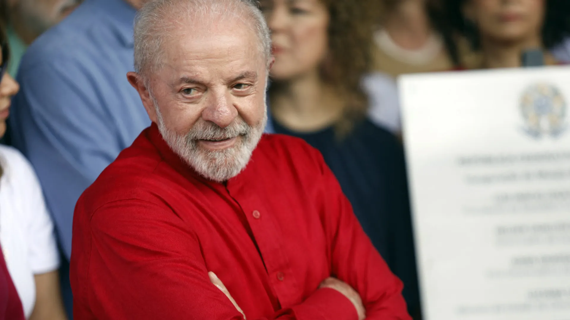 Lula lidera com 15 pontos sobre Flávio Bolsonaro e 5 sobre Tarcísio, aponta Datafolha