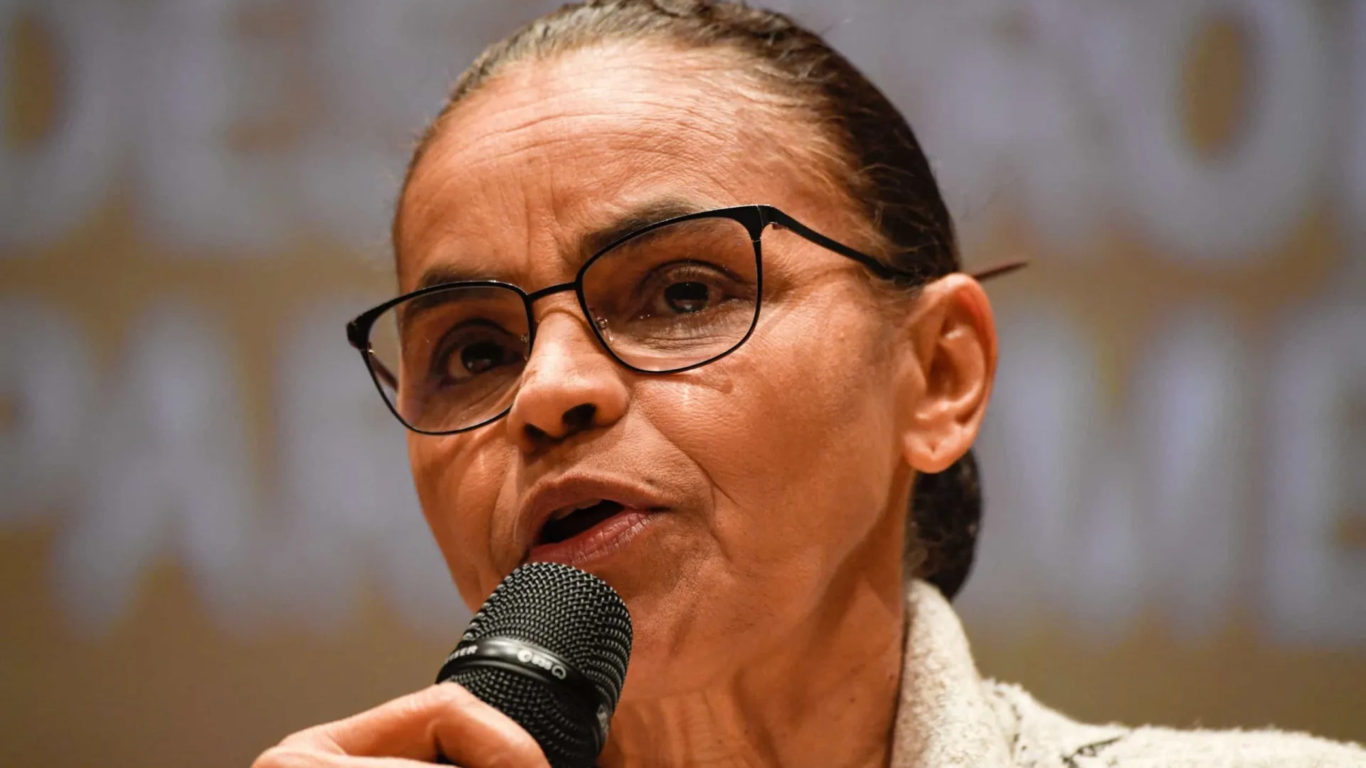 Marina Silva é hospitalizada com fratura na coluna