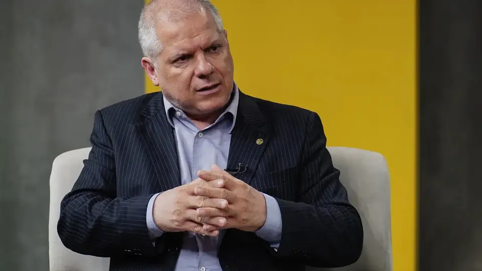 Ex-presidente do INSS é acusado de receber R$ 250 mil mensais em esquema de corrupção