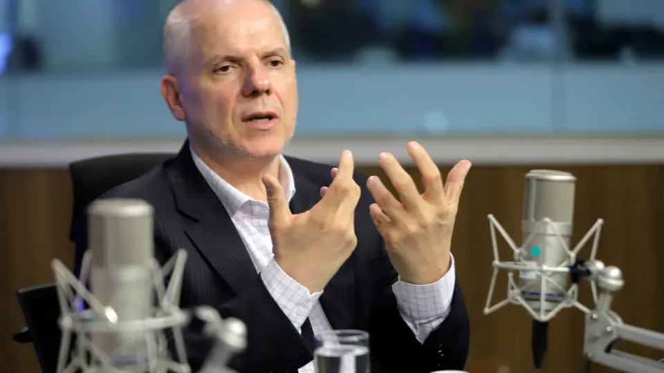 Ex-presidente do INSS é detido em operação sobre fraudes em aposentadorias