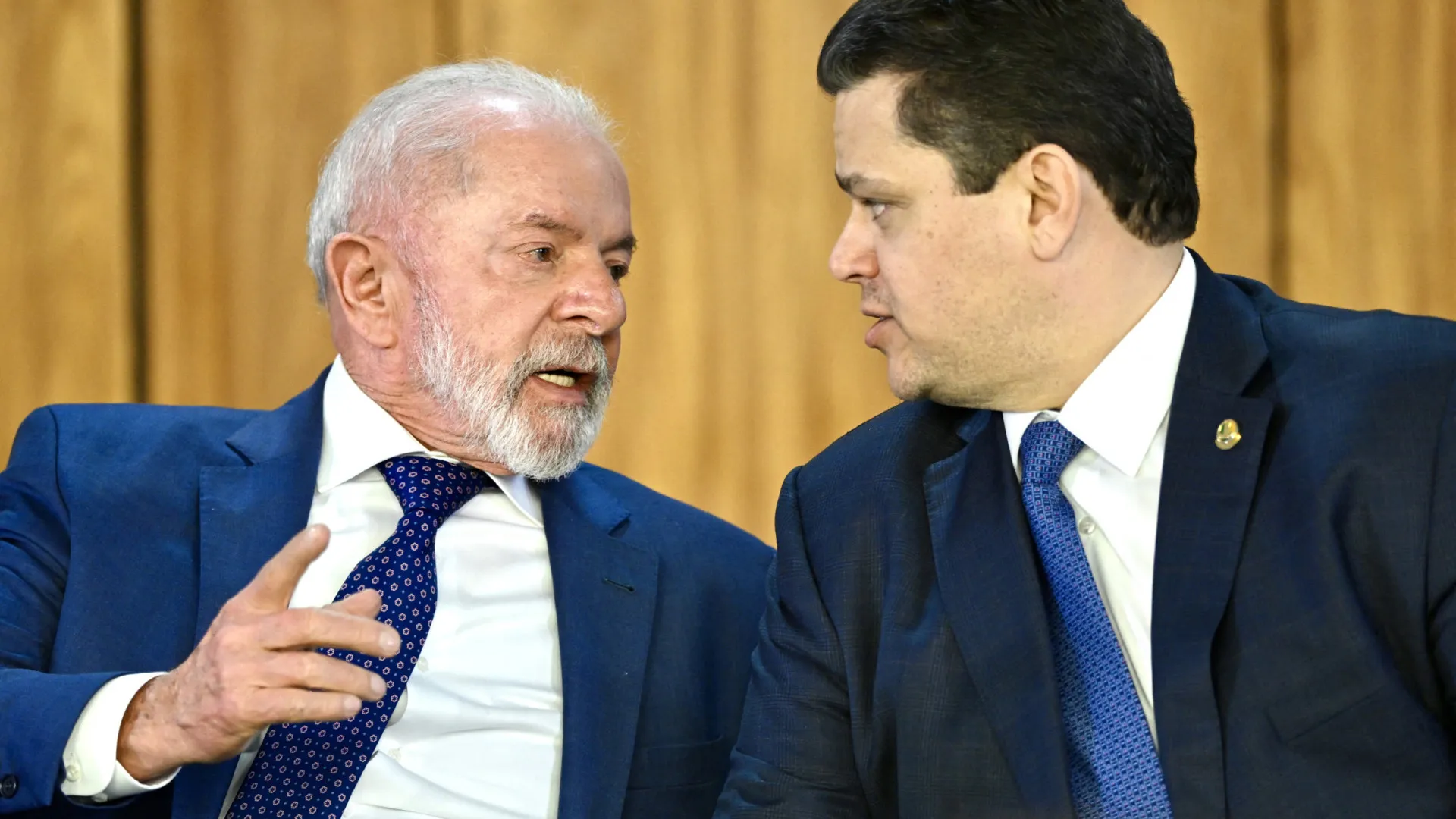 Davi Alcolumbre suspende sabatina de Jorge Messias, indicado de Lula ao STF