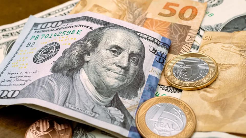 Dólar atinge menor cotação desde junho de 2024 e Bolsa registra 12º recorde consecutivo