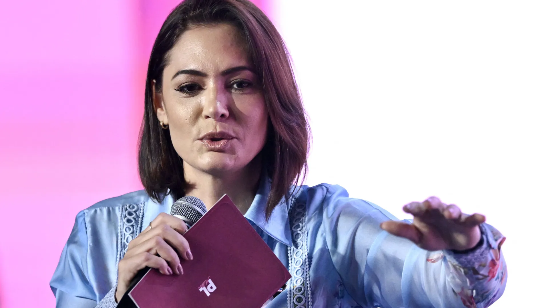 Michelle Bolsonaro se opõe a apoio a Ciro Gomes e revela divisão na direita cearense