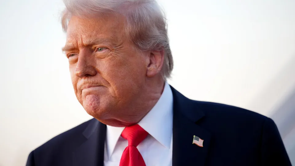 Trump anuncia pagamento de US$ 2.000 a americanos devido a tarifas