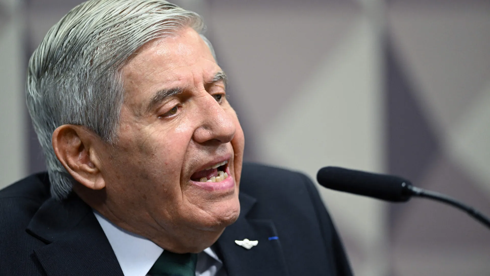 PGR apoia prisão domiciliar de Augusto Heleno por questões de saúde