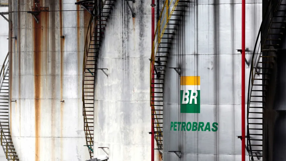 Petrobras autoriza demissão voluntária de até 1,1 mil funcionários
