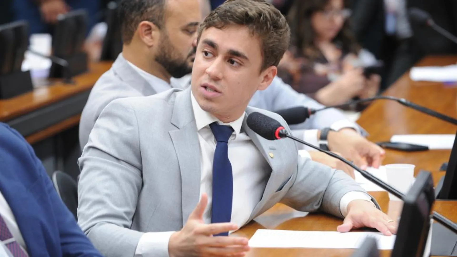 Moraes cobra explicação da defesa de Bolsonaro sobre uso de celular por Nikolas Ferreira