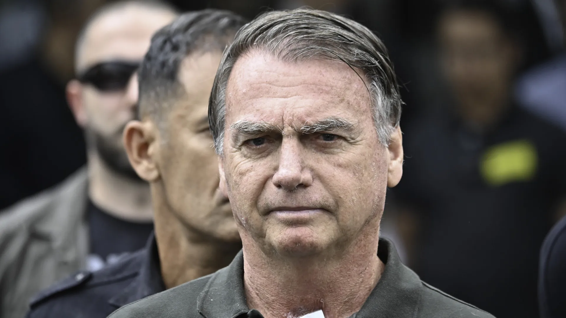 Bolsonaro admite tentativa de violação de tornozeleira com ferro quente