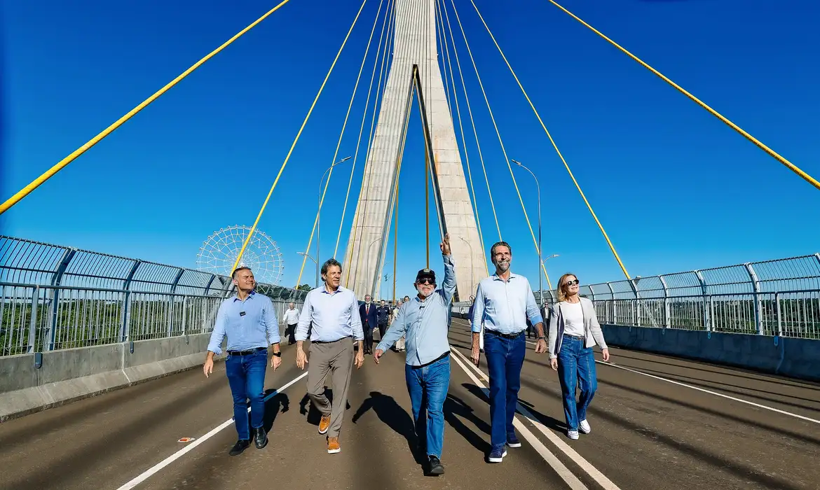 Lula Inaugura Ponte Internacional da Integração em Foz do Iguaçu e Critica Construção de Muros