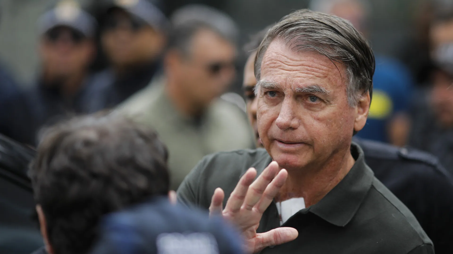 Ex-presidente Jair Bolsonaro solicita antidepressivos durante internação