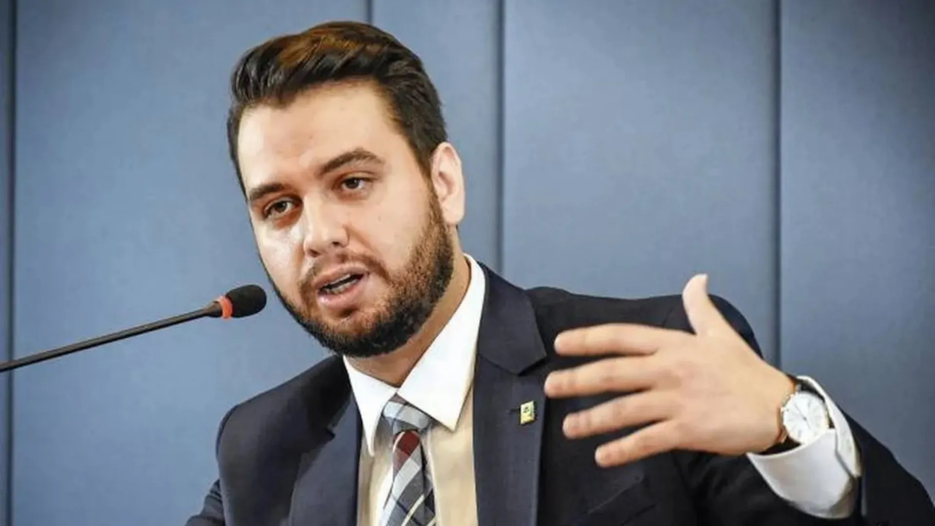 Filipe Martins, ex-assessor de Jair Bolsonaro, é preso pela PF após ordem de Moraes