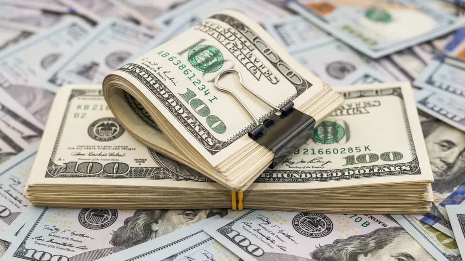 Dólar inicia 2026 com queda acentuada no Brasil