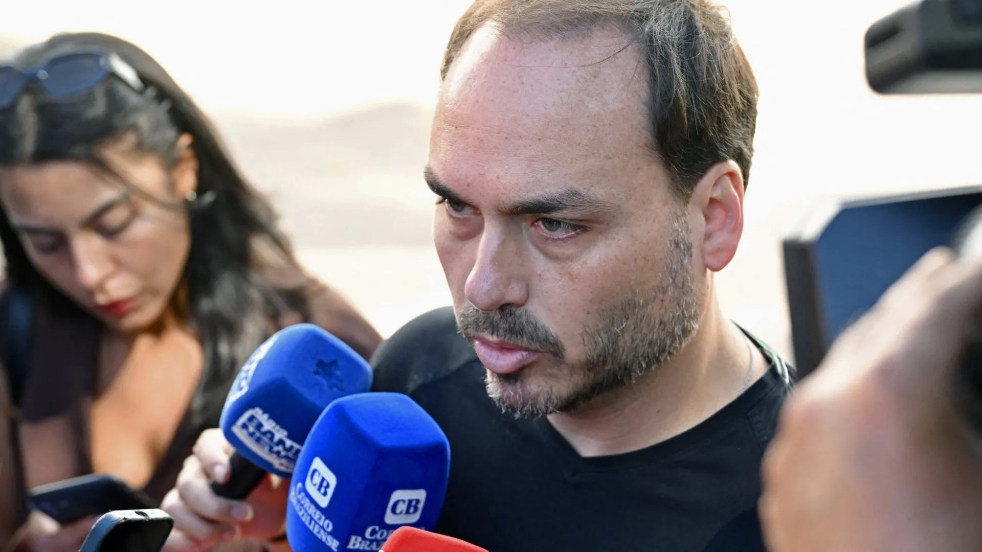 Filhos de Bolsonaro criticam Moraes após anulação de sindicância do CFM: 'Negacionista'